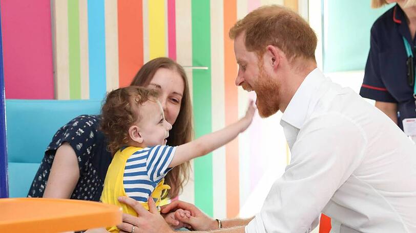 Prinz Harry nahm sich viel Zeit für die kleinen Patienten