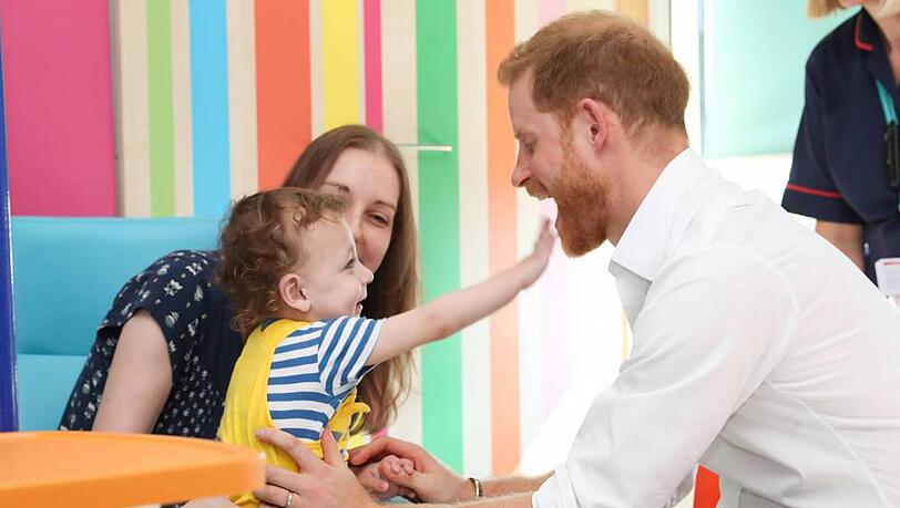 Prinz Harry nahm sich viel Zeit für die kleinen Patienten