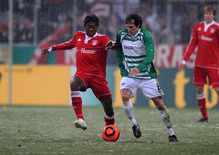 Am 10. Februar 2010 feierte David Alaba im DFB Pokal gegen Greuther Fürth sein Profidebüt für den FC Bayern.