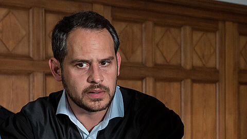 Moritz Bleibtreu als Anwalt Friedrich Kronberg