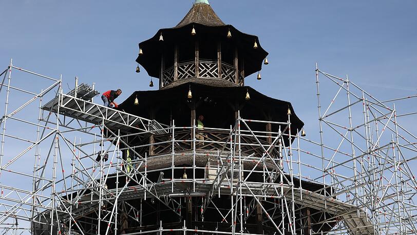 Auch sehenswert: Gerüstbaukunst am Chinesischen Turm. Auch sehenswert: Gerüstbaukunst am Chinesischen Turm.