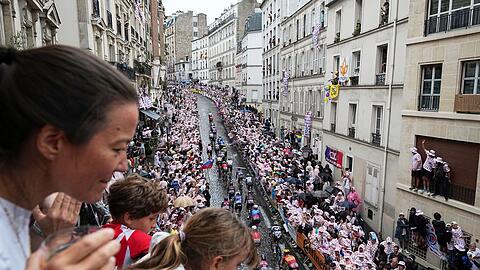 Spektakel auf dem Montmartre: In Paris endete die 21. Etappe der Tour.