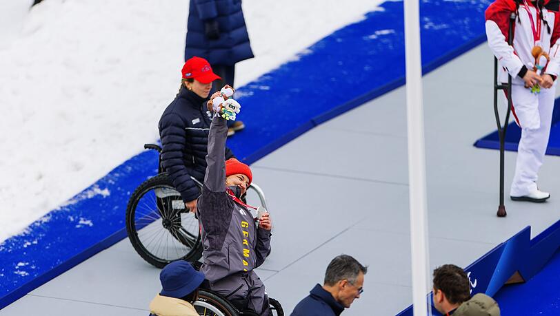 Anna-Lena Forster jubelt &uuml;ber ihre Silbermedaille.