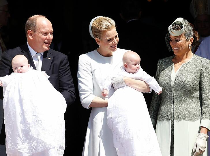 Fürst Albert und Fürstin Charlene von Monaco feiern die Taufe ihrer Zwillinge Gabriella und Jacques.