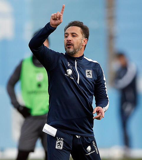 Der neue 1860-Trainer Vitor Pereira legt sich beim Trainingsauftakt der Löwen nach der Weihnachtspause mächtig ins Zeug. Die beeindruckenden Bilder des einsatzfreudigen Portugiesen...