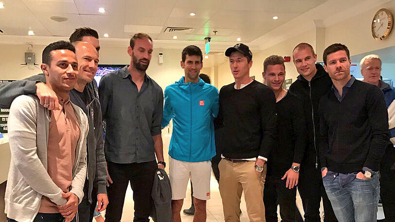 Gruppenbild mit Dame ... ähm ... Tennis-Star ...