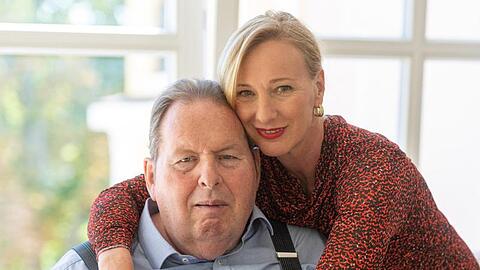 Ottfried Fischer und seine Lebensgefährtin Simone Brandlmeier. Foto: Armin Weigel/dpa/Archiv