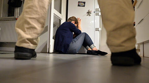 Die CSU fordert mehr Maßnahmen gegen Gewalt an Frauen in München. (Gestelltes Bild) Die CSU fordert mehr Maßnahmen gegen Gewalt an Frauen in München. (Gestelltes Bild)