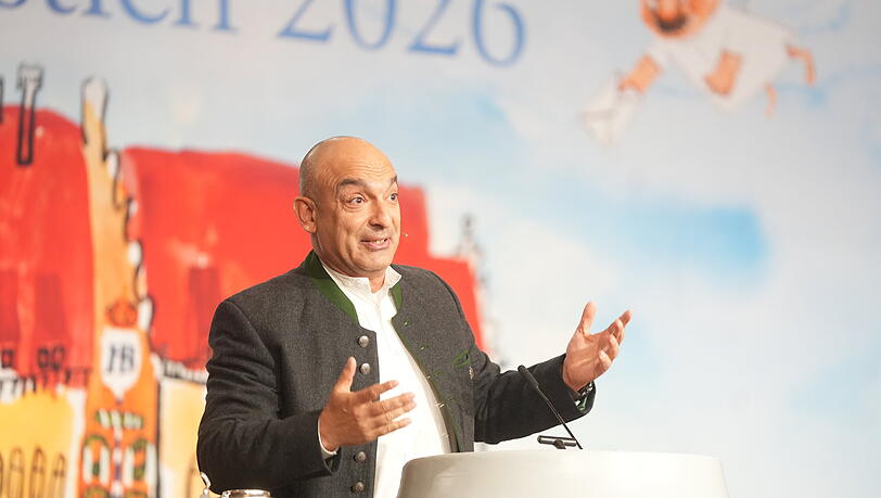 Django Asül beim Maibock-Anstich im Hofbräuhaus Django Asül beim Maibock-Anstich im Hofbräuhaus
