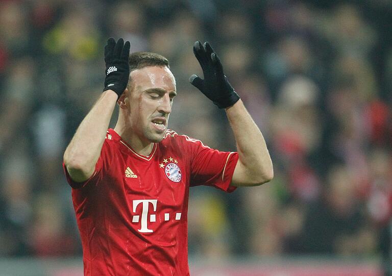 FRANCK RIBÉRY Über links, über Lahm/Ribéry lief beinahe jeder Angriff. Beste Chance (29.), doch mit Rücklage drüber. Im Laufe der Partie immer wirkungsloser. Seine Pässe und Dribblings verpufften. Vergab gute Chancen (29. und 77. und 90.). Vorbei. Perdu. Note 4