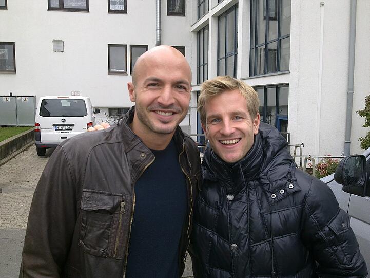 Vom Trainingsgelände ging&rsquo;s zum Mittagessen: Stefan Aigner (r.) mit Verteidiger Necat Aygün.