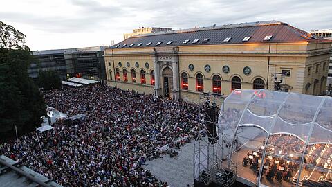 Am Samstag wird das Wetter gut. Dann kommen bis zu 8000 Münchner zum Konzert des Bayerischen Staatsorchesters auf dem Marstallplatz.