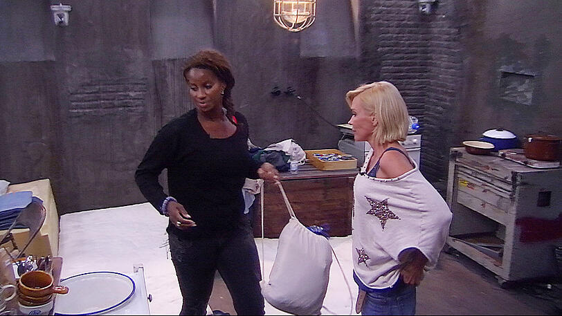 Liz hat gerade erfahren, dass für Sie die Zeit bei Big Brother vorbei ist.