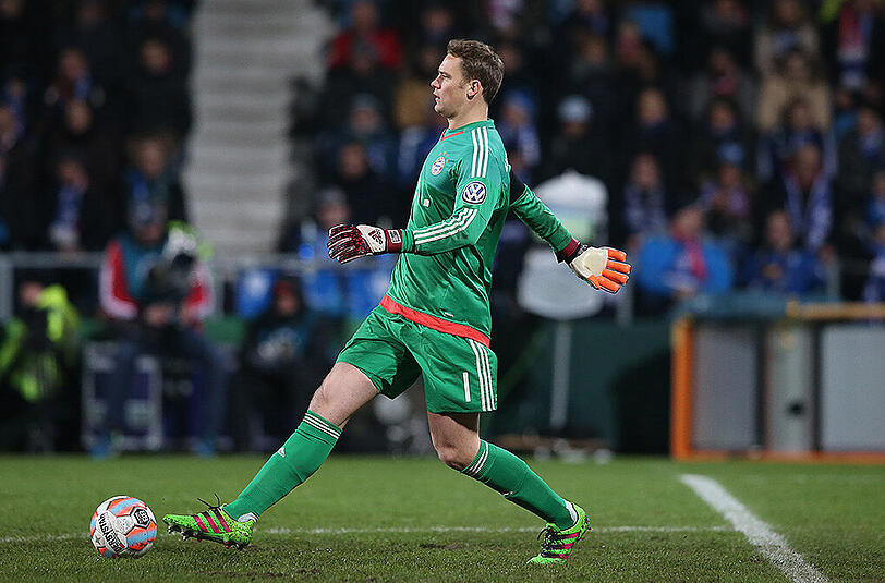 Manuel Neuer - Note 3: In seinem 234. Pflichtspiel für die Bayern - der Keeper zog mit Stefan Effenberg gleich - mehr gefordert, als er wohl erwartet hatte. Bei Wagners Treffer von seiner Abwehr allein gelassen.