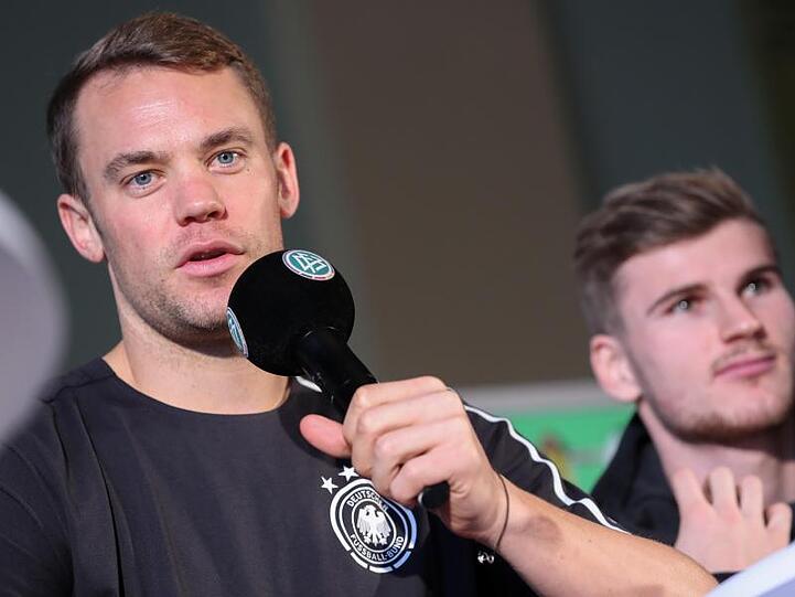 Nationaltorhüter Manuel Neuer ist um Harmonie im DFB-Team bemüht.