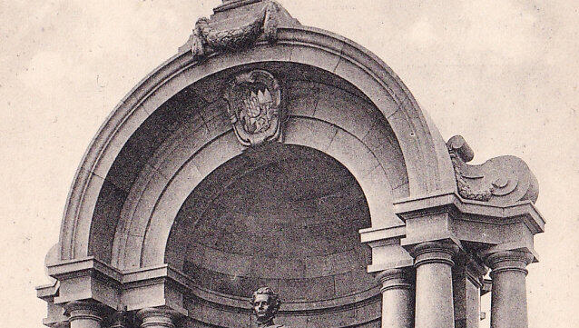 So sah das Denkmal auf dem Balkon der Corneliusbrücke einst aus. Die Aufnahme stammt aus dem Jahr 1910. So sah das Denkmal auf dem Balkon der Corneliusbrücke einst aus. Die Aufnahme stammt aus dem Jahr 1910.