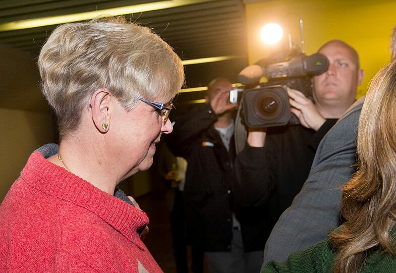 Brigitte Böhnhardt, die Mutter des mutmaßlichen NSU-Terroristen Böhnhardt, am Gerichtsgebäude in München. Im NSU-Prozess soll erstmals eine Angehörige der mutmaßlichen NSU-Terroristen aussagen.
