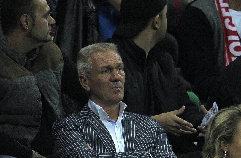 Hans war es auch, der im August 2009 bei Arjens Wechsel nach München die Verhandlungen mit den Bayern geführt hat. Bald stehen neue an. Der Vertrag des Flügelspielers läuft 2013 aus.