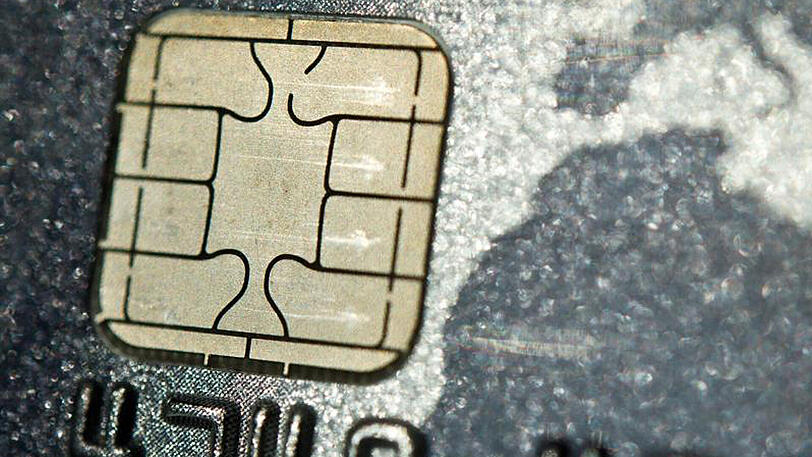 Die Fluggesellschaften müssen den Behörden unter anderem den Namen des Fluggastes, seine Kreditkartennummer und die Zahl der Gepäckstücke sowie der Mitreisenden übermitteln.