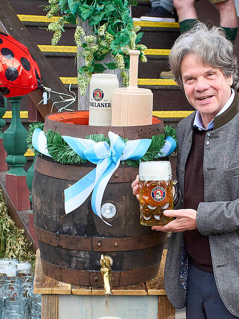 Begr&uuml;&szlig;t den FC Bayern seit Jahrzehnten auf dem Oktoberfest in seinem Zelt: Gastro-Legende Michael K&auml;fer.
