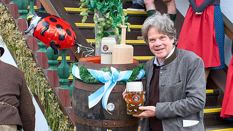 Begr&uuml;&szlig;t den FC Bayern seit Jahrzehnten auf dem Oktoberfest in seinem Zelt: Gastro-Legende Michael K&auml;fer.