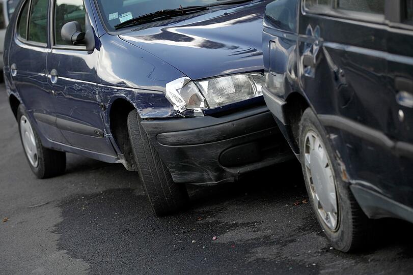 Mehrere Autos krachten auf der A 92 ineinander. (Archivbild)