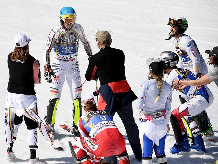 Felix Neureuther (2.v.l) wird nach seinem letzen Lauf verabschiedet.