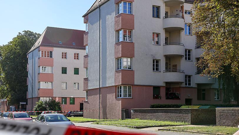 In Leipzig wurde eine Frau getötet und ein Kind schwer verletzt. In Leipzig wurde eine Frau getötet und ein Kind schwer verletzt.