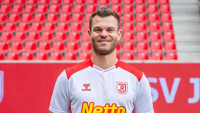 Benedikt Saller bleibt Jahn Regensburg erhalten. (Archivbild)