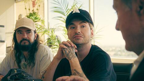 Tom (links) und Bill Kaulitz lassen sich beim Arzt durchchecken.