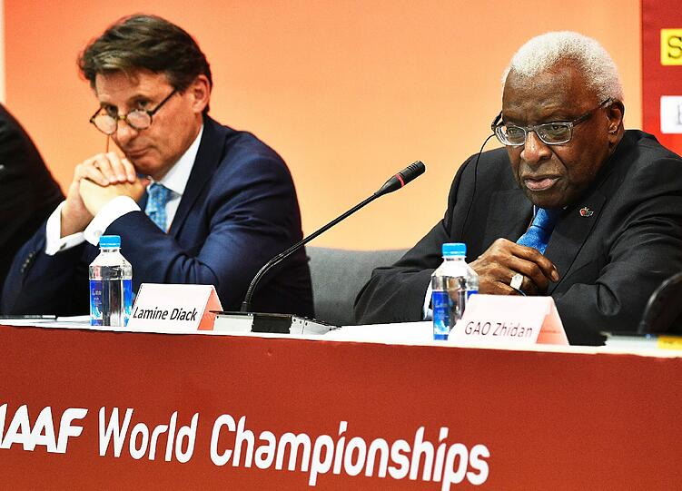 IAAF-Präsident Sebastian Coe (links) und sein Vorgänger Lamine Diack.