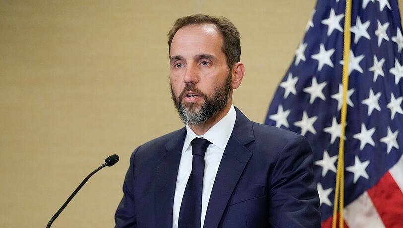 Sonderermittler Jack Smith bekommt die Chance, die Anklage gegen Donald Trump öffentlich zu verteidigen. (Archivbild) Sonderermittler Jack Smith bekommt die Chance, die Anklage gegen Donald Trump öffentlich zu verteidigen. (Archivbild)