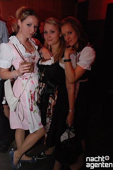 Auch am Maximiliansplatz wird die Wiesn auch nachts fortgesetzt: "16 Tage feiern im 089". Mehr Bilder vom Donnerstag auf: www.nachtagenten.de