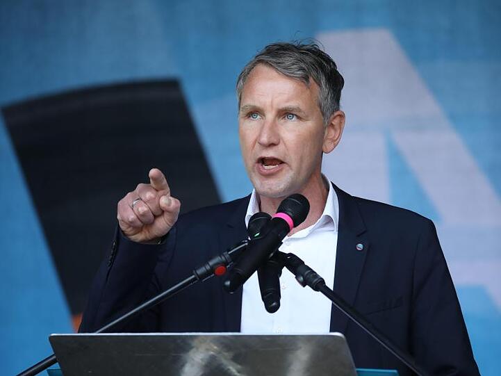 Björn Höcke, Fraktionsvorsitzender der AfD im Landtag, spricht bei einer Demonstration. Foto: Bodo Schackow/Archivbild