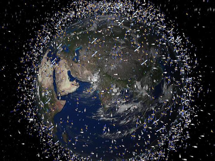 Das computergenerierte Bild der ESA zeigt wie Weltraummüll um die Erde kreist. Foto: -/ESA/dpa/Archivbild
