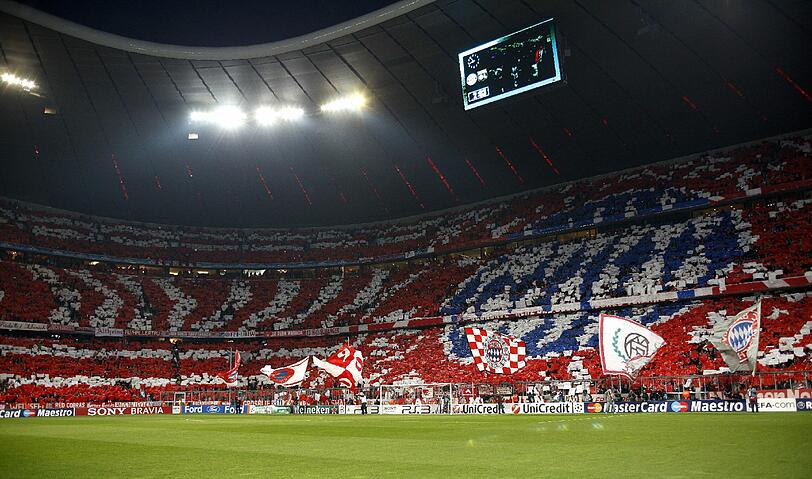 Auch in der vergangenen Saison 2010/2011 sorgten die FCB-Anhänger in der Champions League für beeindruckende Bilder - hier die Choreographie vor dem Spiel gegen Olympique Lyon.