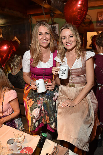 Anja Gräfin von Keyserlingk und Vanessa Eichholz ließen sich das Charity-Event im Käfer-Zelt nicht entgehen.