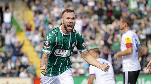 "Mein Papa schwärmt immer noch von 1860": 39 Spiele, 18 Tore - Bernd Hobschs (l.) Quote im Löwen-Trikot kann sich sehen lassen.