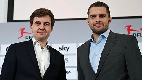 Die beiden DFL-Geschäftsführer Marc Lenz (r) und Steffen Merkel warben zuletzt für den Investoren-Deal.
