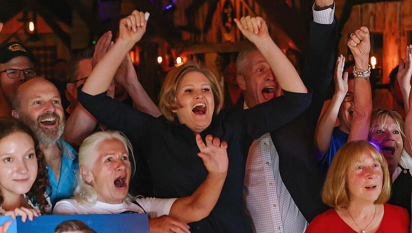 AfD-Wahlparty in Deggendorf. AfD-Wahlparty in Deggendorf.