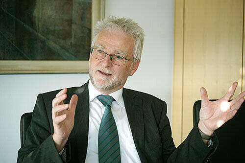 Herbert König beim Interview mit der AZ