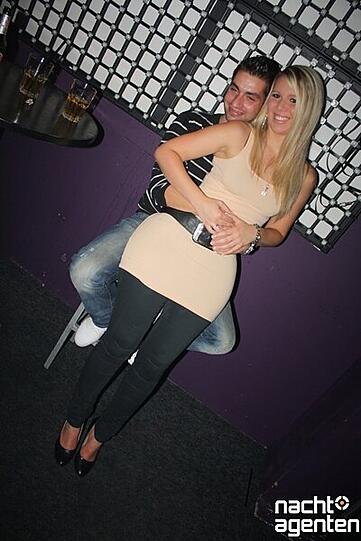 Und dank dem Feiertag konnte man im Crown's Club am Sonntag auch noch die "La Familia Special"-Party genießen. Mehr Bilder von der Veranstaltung gibt's unter www.nachtagenten.de.