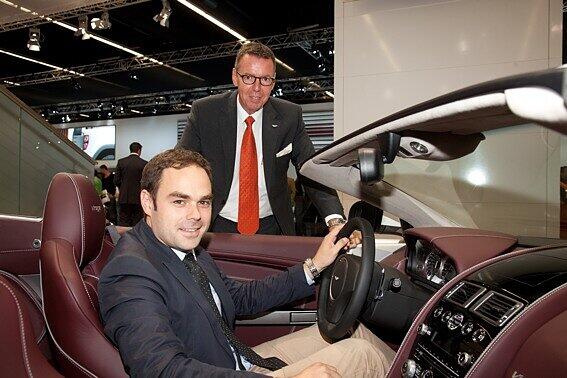 1860-Geschäftsführer Robert Schäfer zu Gast am Aston-Martin-Stand bei der IAA