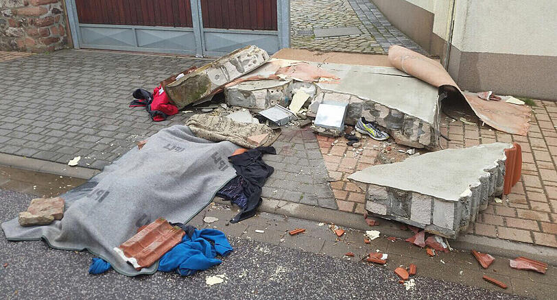 In Sachsen-Anhalt wurde ein Mann von einer Betonmauer erschlagen, und starb.