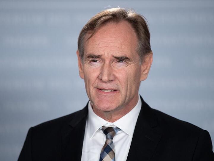 Städtetags-Präsident Burkhard Jung fordert in der Corona-Krise einen "kommunalen Rettungsschirm".