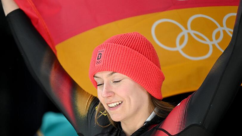 Laura Nolte freute sich zun&auml;chst &uuml;ber Olympia-Silber.