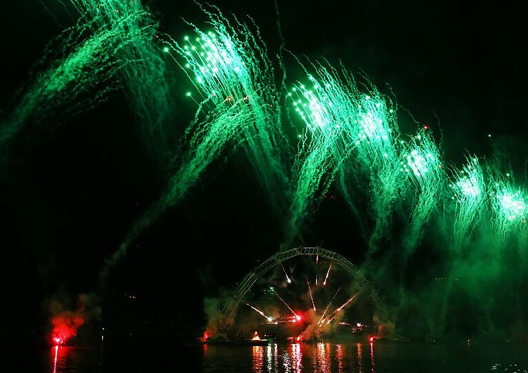 Beim "Sommernachtstraum" im Olympiapark bekamen die Münchner ein Feuerwerk der Superlative geboten. Die Bilder der Pyro-Show.