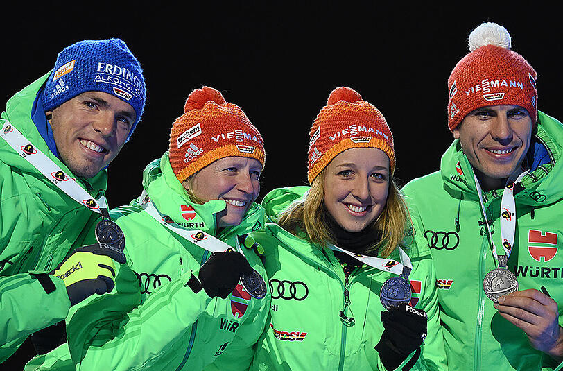 März 2016: Simon Schempp (l.) und Franziska Preuss (2. v. r.) bei der Biathlon-WM in Oslo.
