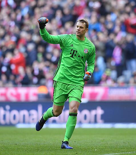 Manuel Neuer Note 3: In der ersten Halbzeit komplett beschäftigungslos, durfte dann bei einem Gregoritsch-Freistoß ein bisschen fliegen (50.). Sonst gab es nix zu halten für den Bayern-Keeper.