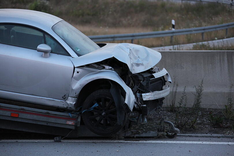 Horror-Crash auf der A 94: Bilder vom Unfallort.